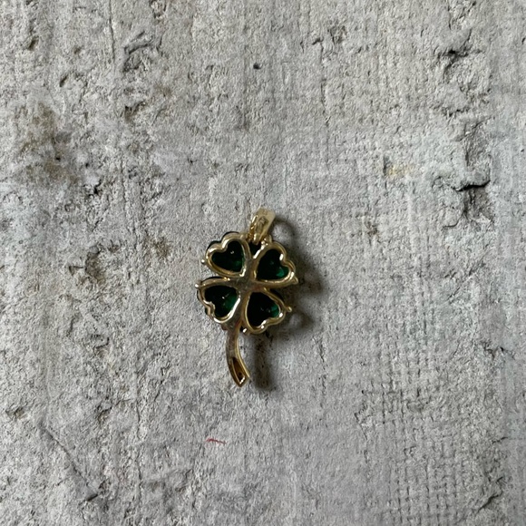 14k Yellow Gold Created Emerald Heart Shaped Leaf & Diamond 4-leaf Clover Charm - Picture 9 of 9